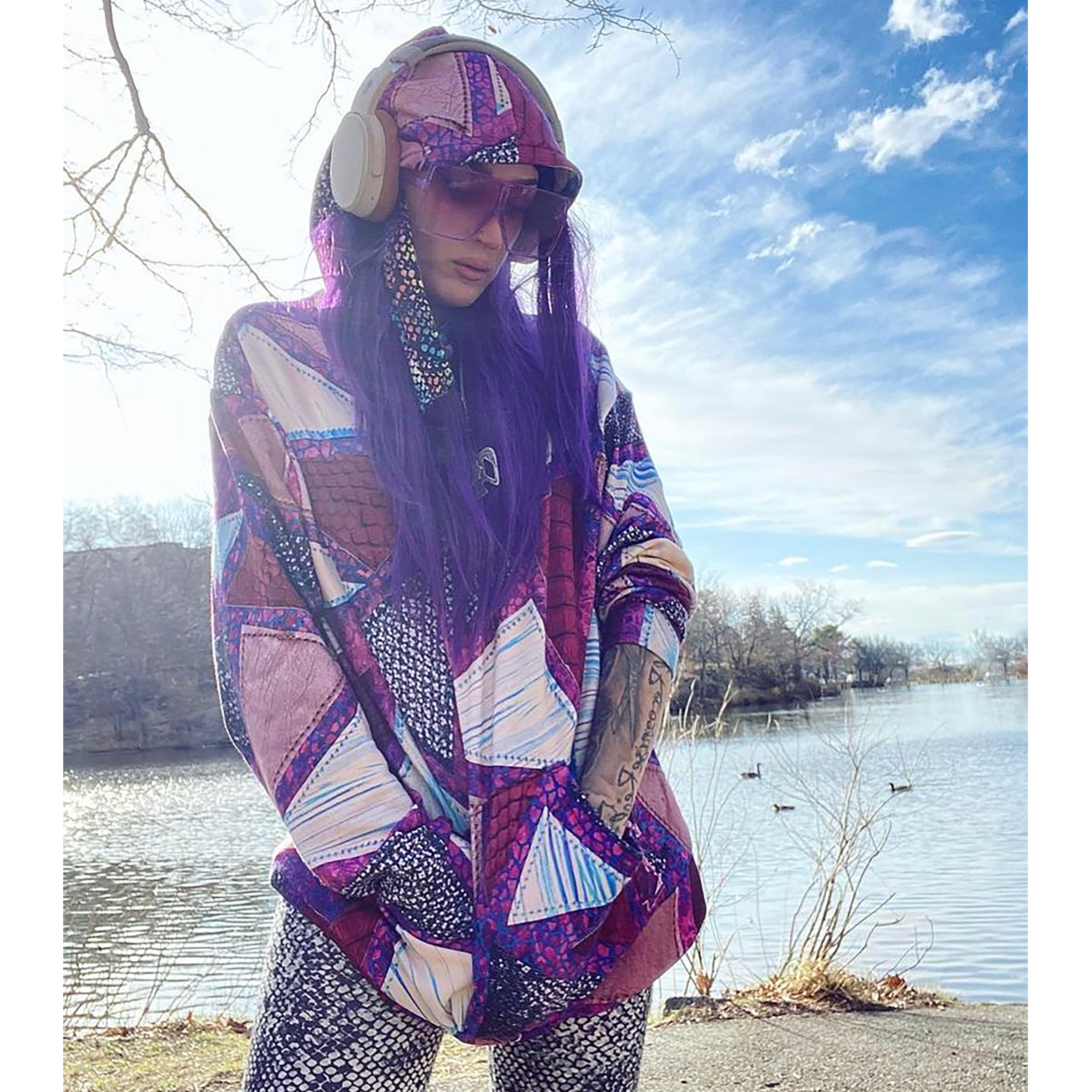 'MAGENTAK' pullover hoodie 