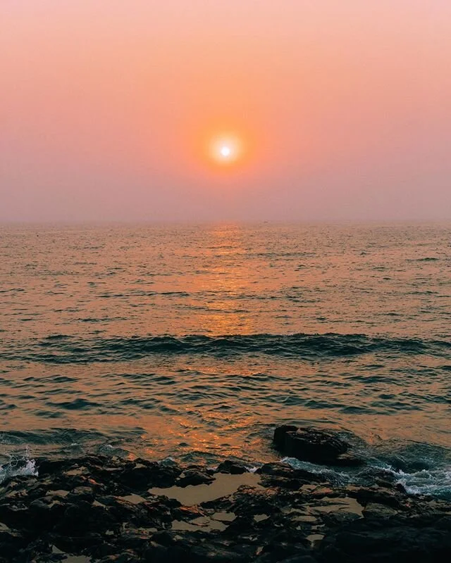 sunset over the arabian sea. 🌅 one of my favorite things is experiencing sunsets in different parts of the world. excited to be doing that again once the quarantine is over. hope you&rsquo;re all staying safe!