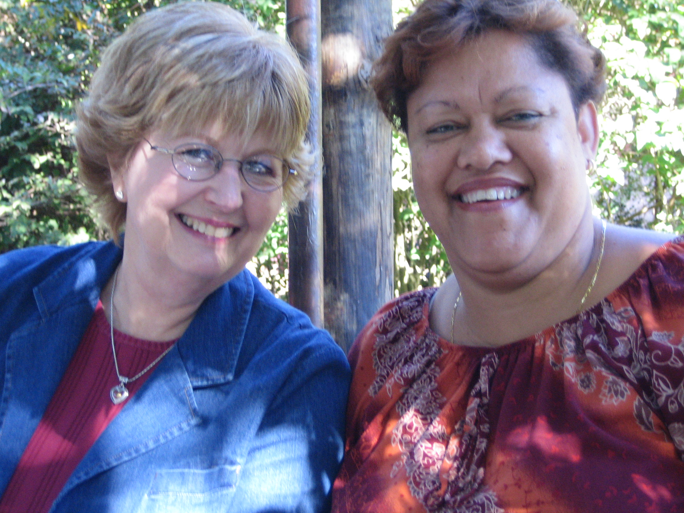 Susie and Glenda McMinn in Cape Town, South Africa, 2005