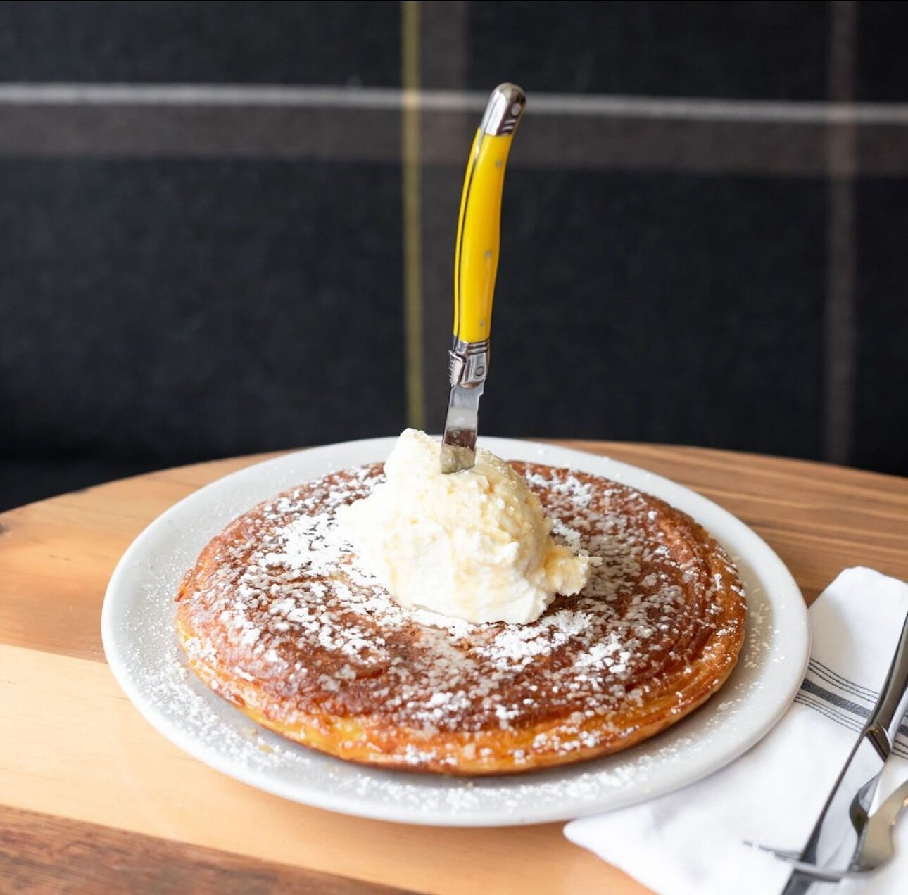 Happy Family Day! We are serving up holiday #brunch today until 2pm and we still have a few seats left for you and yours! 🥞🍳🥓 
&bull;
&bull;
&bull;
#familyday #holidaybrunch #longweekend #pancakes #yyc #calgary