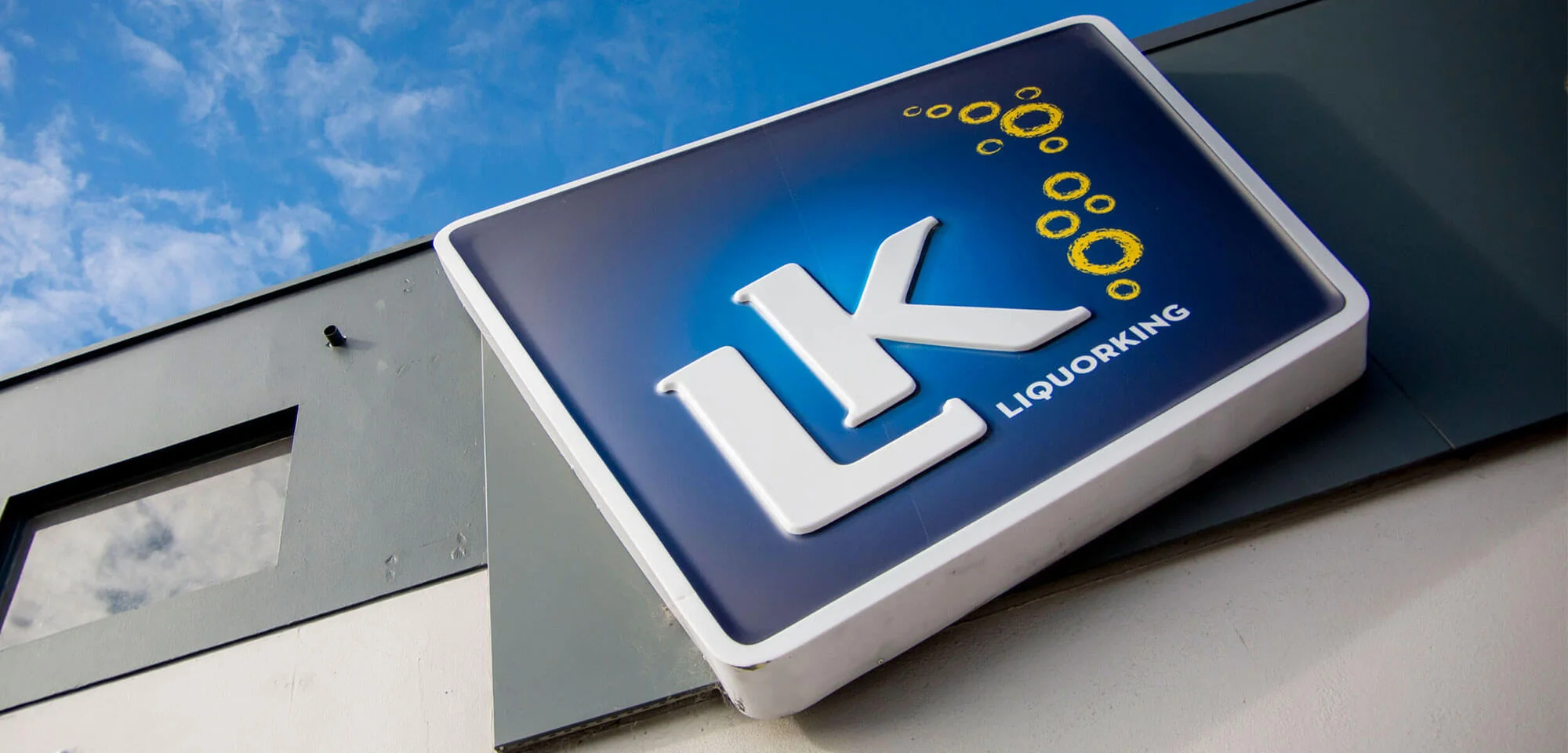 Street signage for Liquor King Nelson