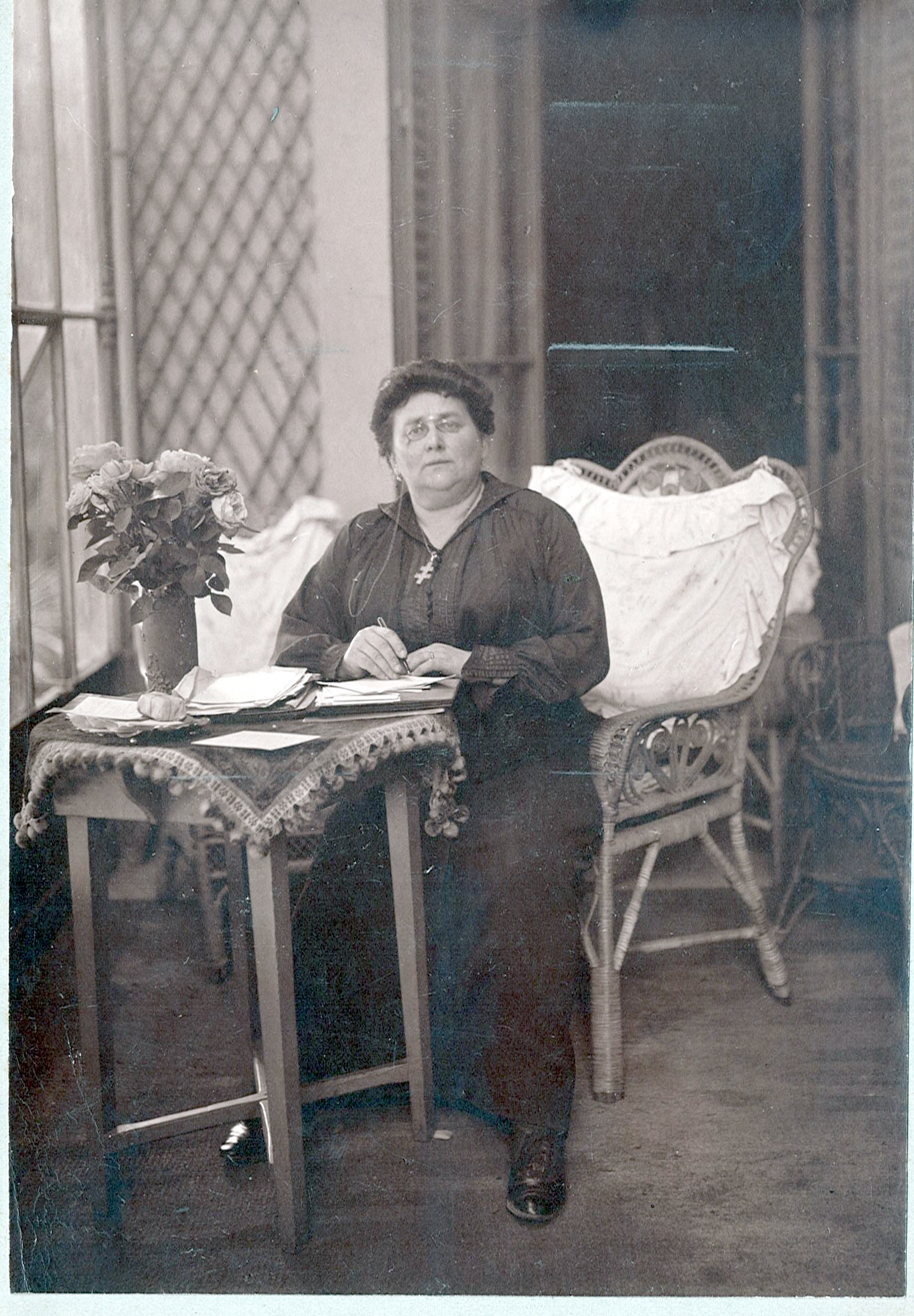 Tante Eugénie à Lyon dans la vérandah