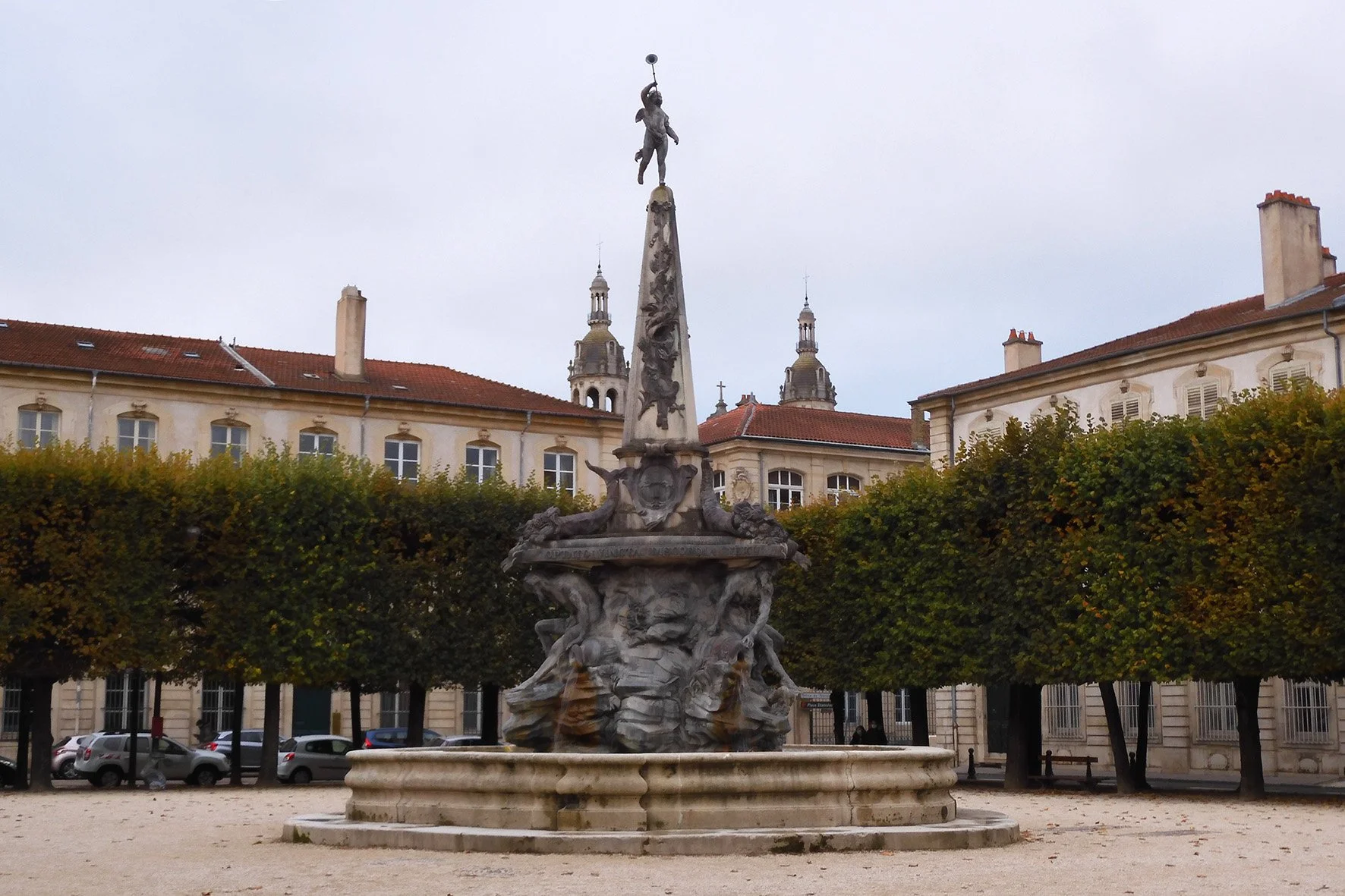 La place, un bel objet géographique