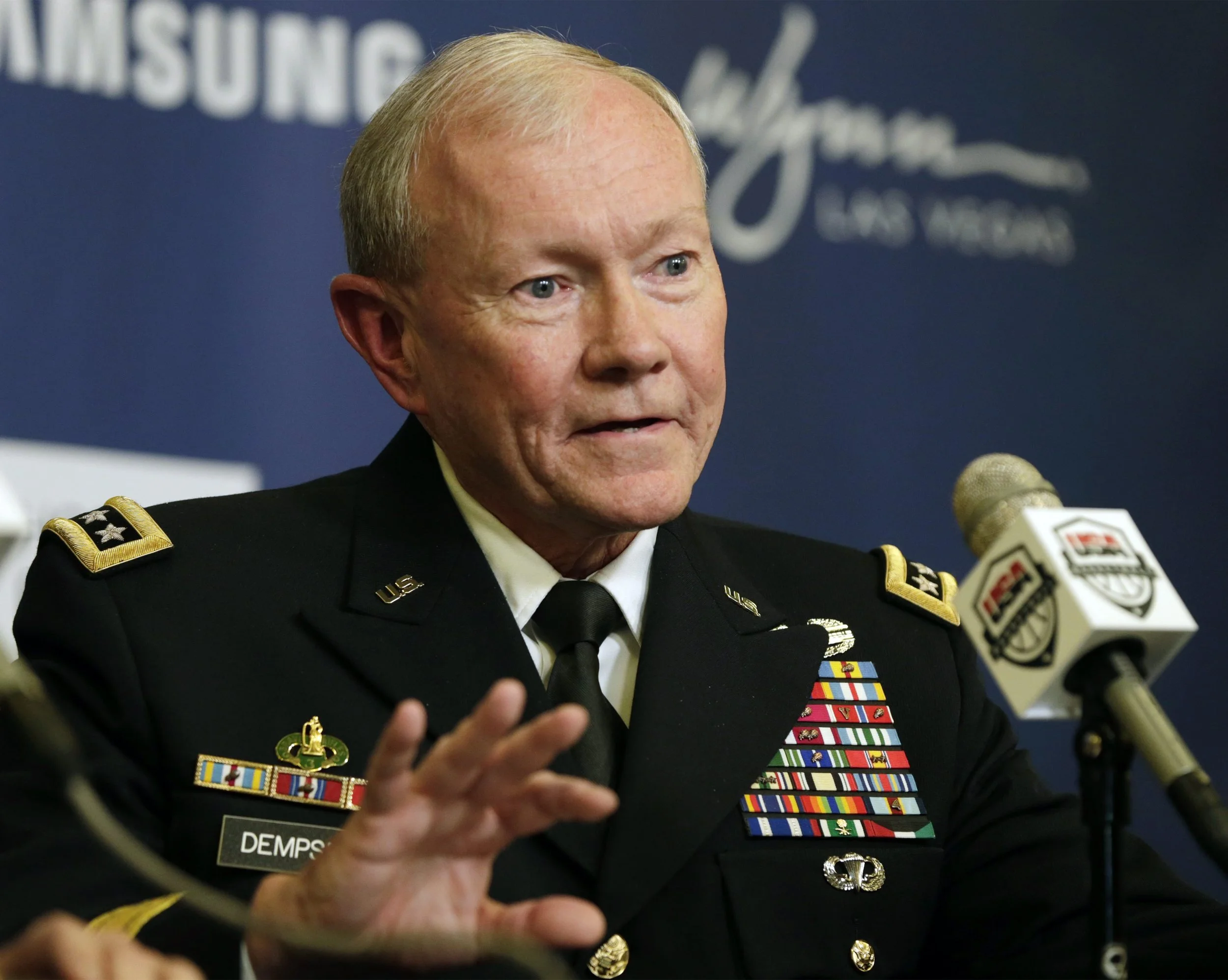 epa04361861 US Army Gen. Martin Dempsey, chairman of the Joint Chiefs of Staff, speaks about 'Commitment to Service' news conference at Madison Square Garden in New York, USA, 20 August 2014. 'Commitment to Service' is a collaboration between the NBA, USA Basketball and the US Department of Defense. EPA/JASON SZENES CORBIS OUT