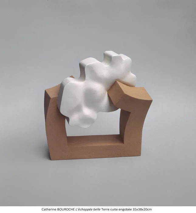 2002_Bouroche-L_ECHAPPEE_BELLE_Terre_cuite_engobee_35_x_38_x_20cm-.jpg