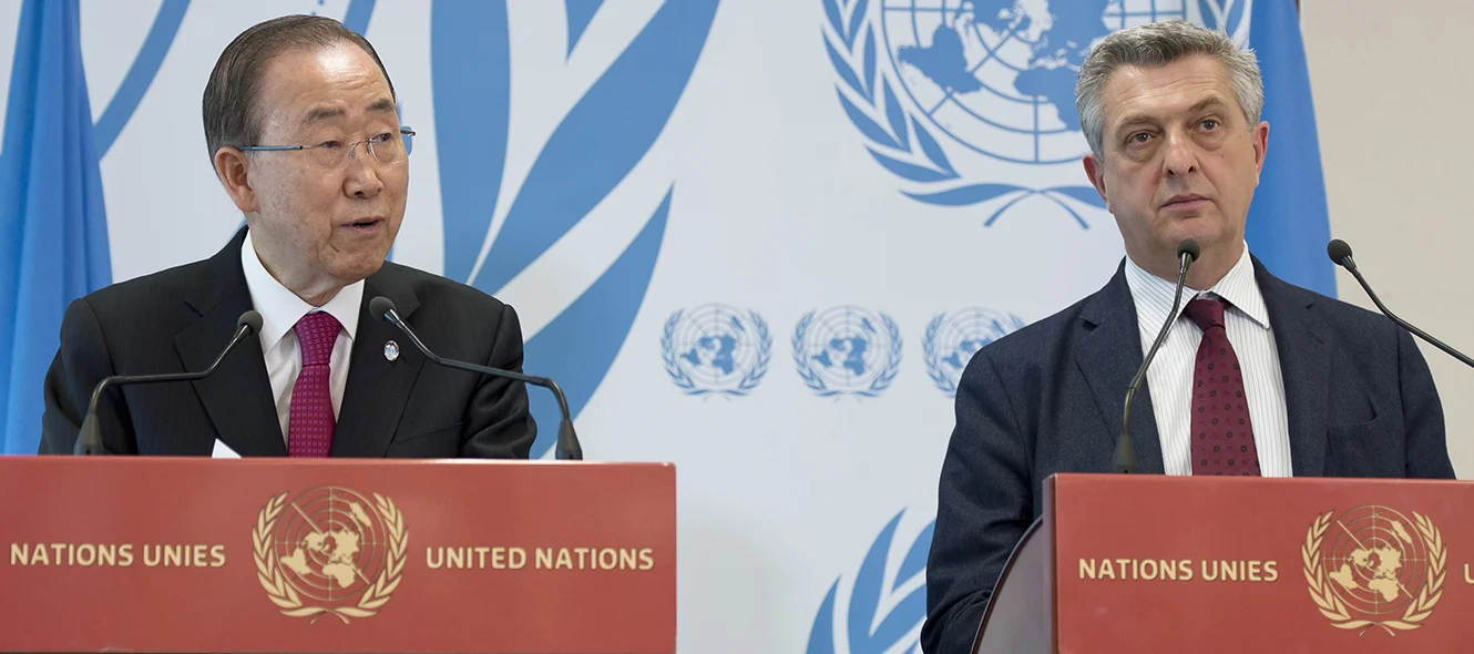 Ban Ki-moon, secretaire général de l’ONU. À droite: Filippo Grandi, Haut-Commissaire aux réfugiés. © Jean-Marc Ferré / ONU Photo / 30 mars 2016