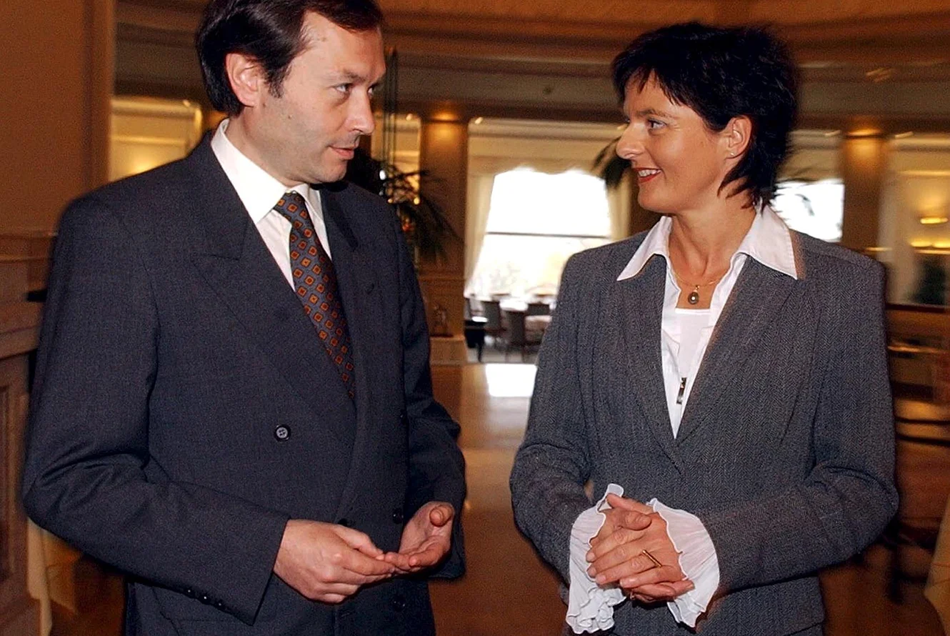 L’ex-ministre argentin de la justice Gustavo Béliz avec son homologue suisse Ruth Metzler. © Keystone / Walter Bieri / Zurich, 11 novembre 2003