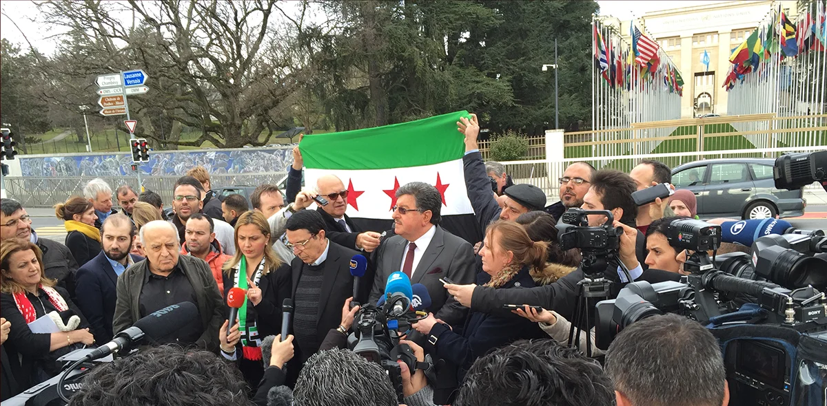 Début février, des représentants de l’opposition syrienne tenaient une conférence de presse à l’extérieur du Palais des Nations pour se plaindre de l'état des discussions. © Charlotte Julie / 2016