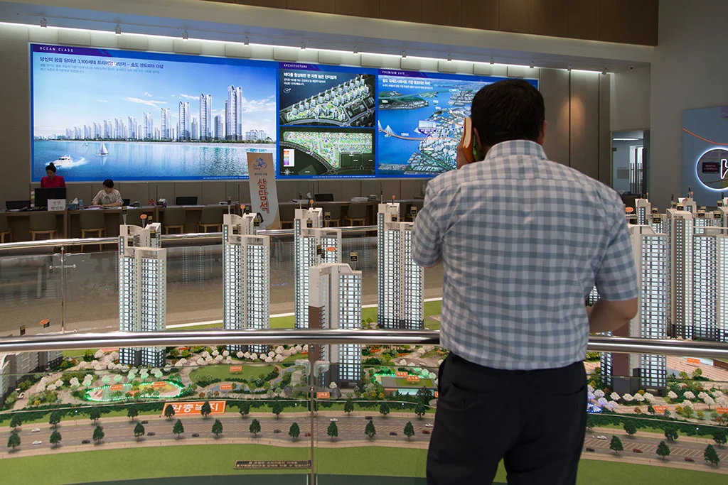 À Songdo, des tours poussent comme des champignons et les agences immobilières fleurissent partout, mais les investisseurs n’affluent toujours pas. © Stéphanie Buret / juillet-août 2016