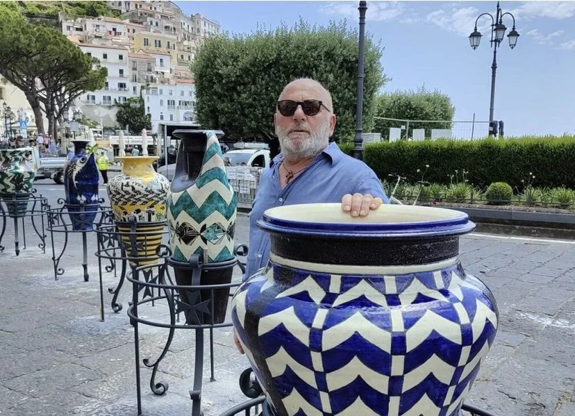 Viaggio a Vietri sul Mare col ceramista Lucio Liguori, tra tradizione e innovazione. L’intervista