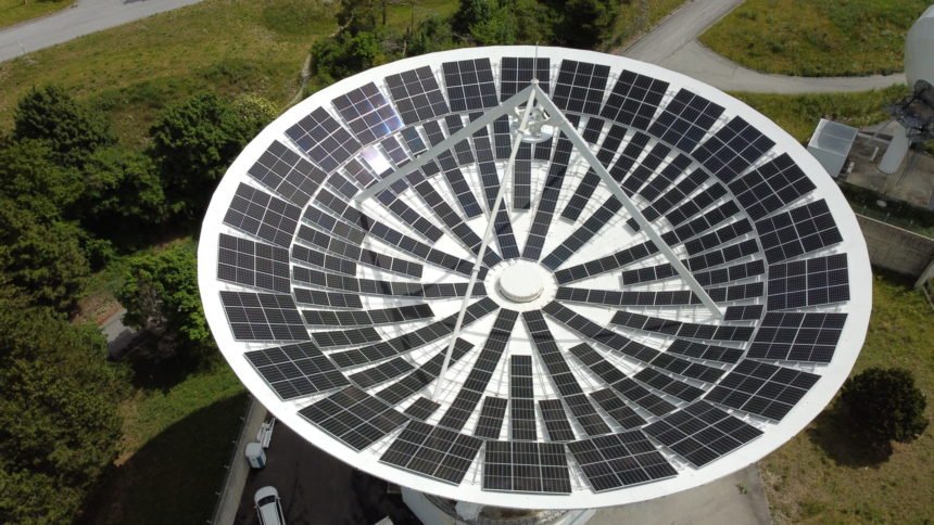 A Leuk, sulle Alpi svizzere, una parabola satellitare si trasforma in una centrale verde