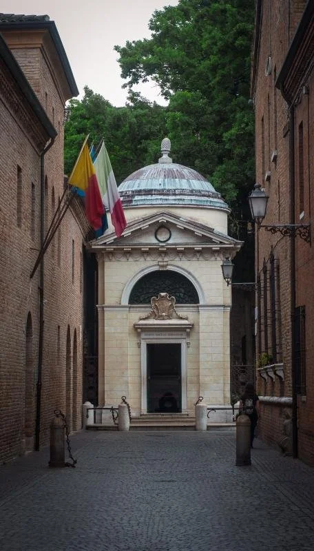 Ravenna e Dante: un legame fortissimo. La città lo celebra con riti, incontri e Letture Classensi