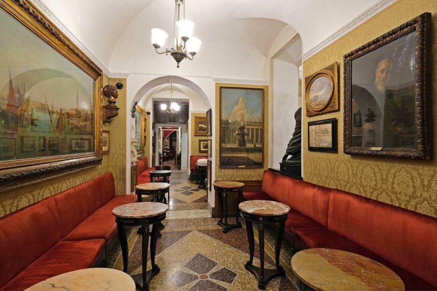 Il caso del Caffè Greco a Roma, il locale di via Condotti dove De Chirico “aspettava la fine del mondo”