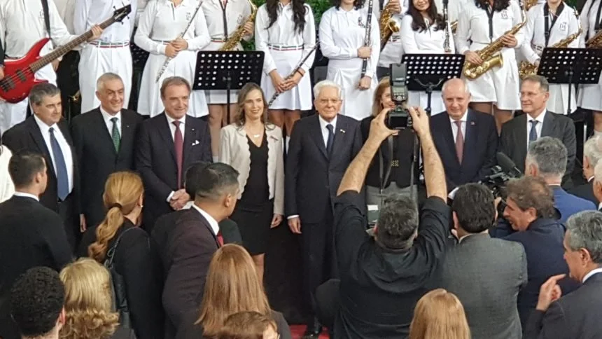 L'importanza della scuola, fonte di sapere, di amicizia e di rispetto. Valori fondamentali per gli Italiani in patria e all'estero