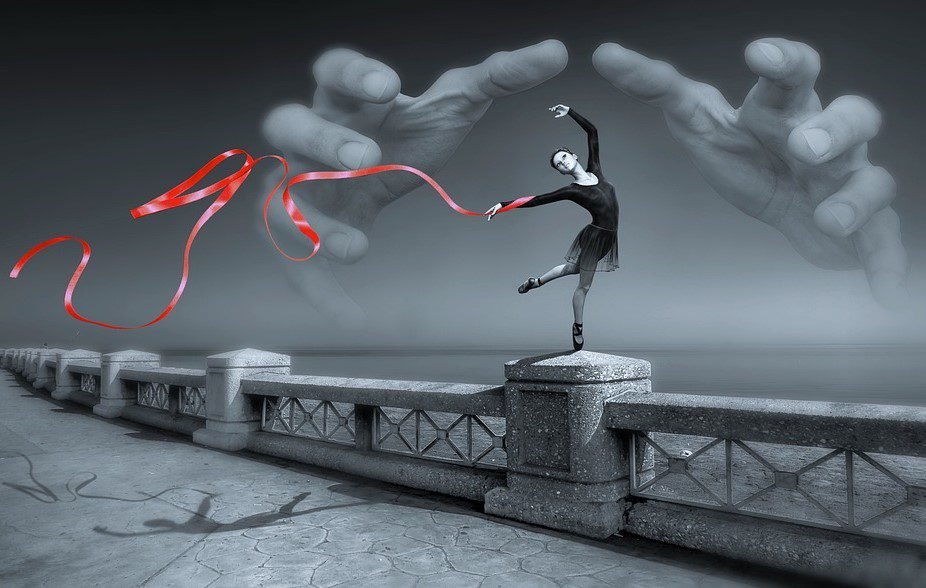 Chi dice “donna” dice ancora “danno”?