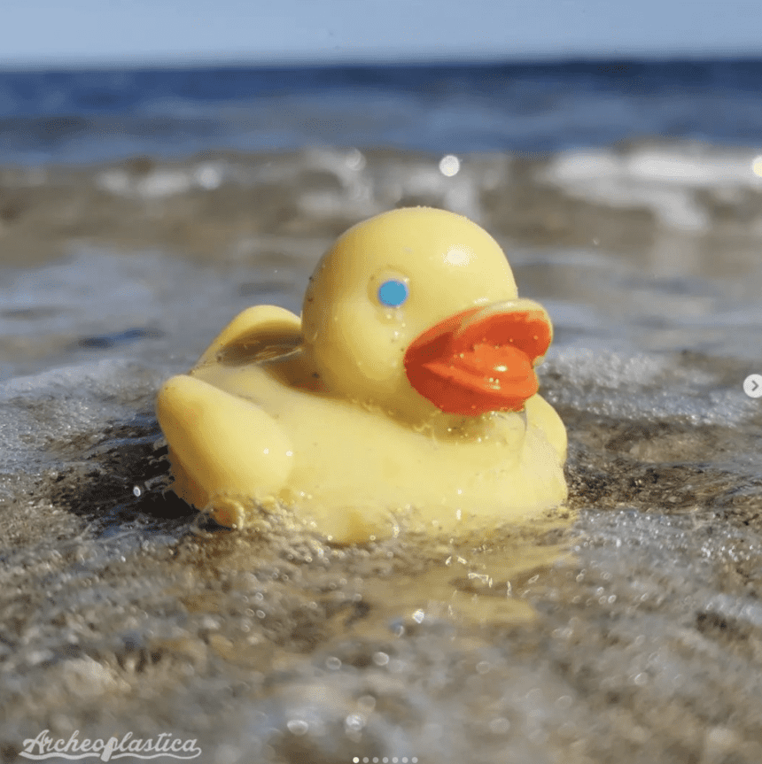 In un mondo senza acqua non si può vivere. Resterà solo la plastica?