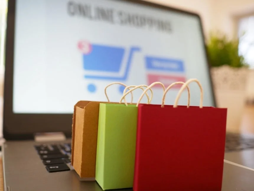 Il confine tra online e offline è sempre più sottile. Anche in Italia l’e-commerce vola
