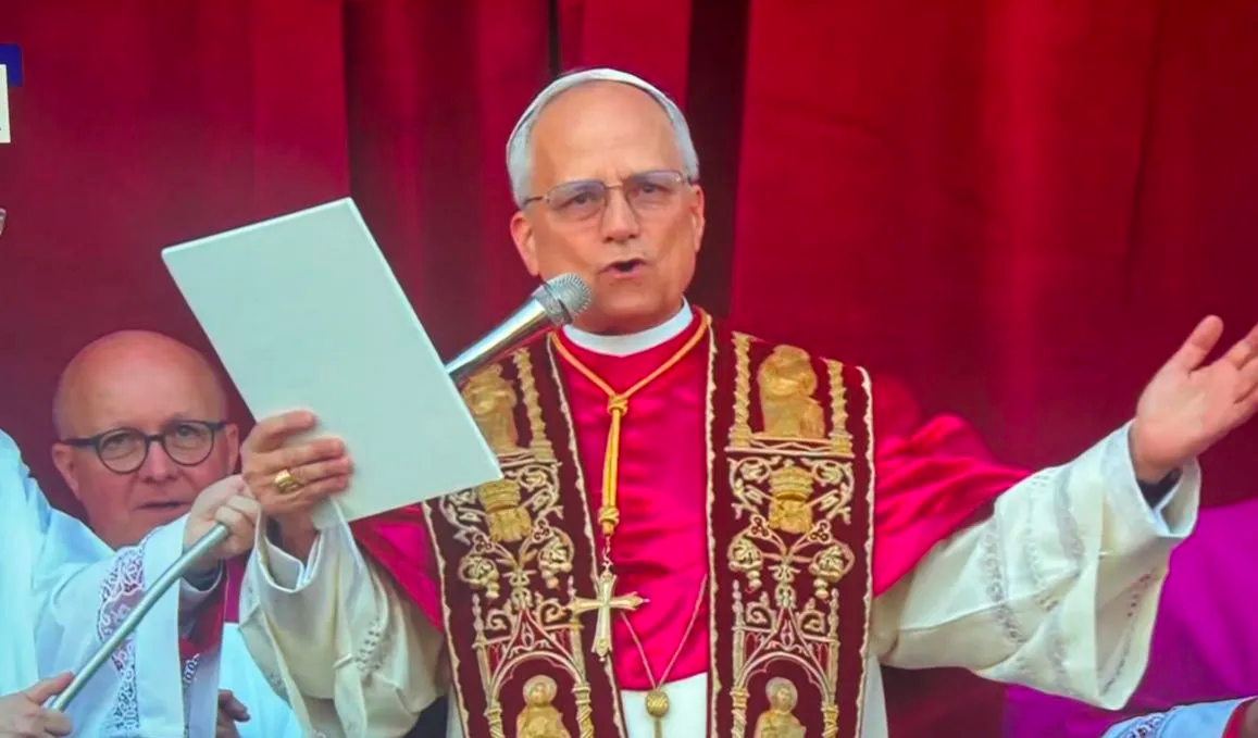 Un Papa statunitense succede a Francesco con il nome di Leone XIV