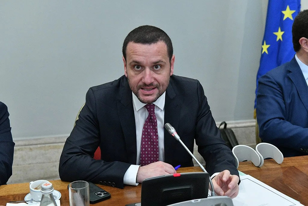 «Non vi azzardate a mettere mano alla legge elettorale per gli italiani all’estero»