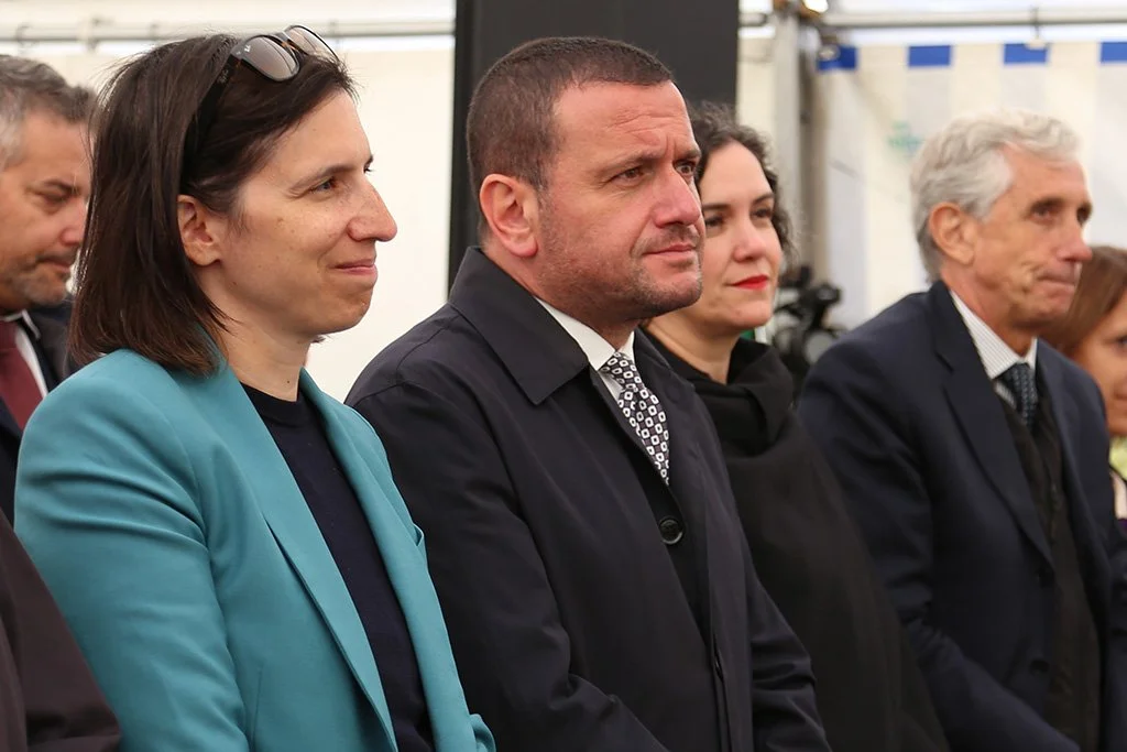 Elly Schlein rende omaggio alle donne operaie morte a Mattmark