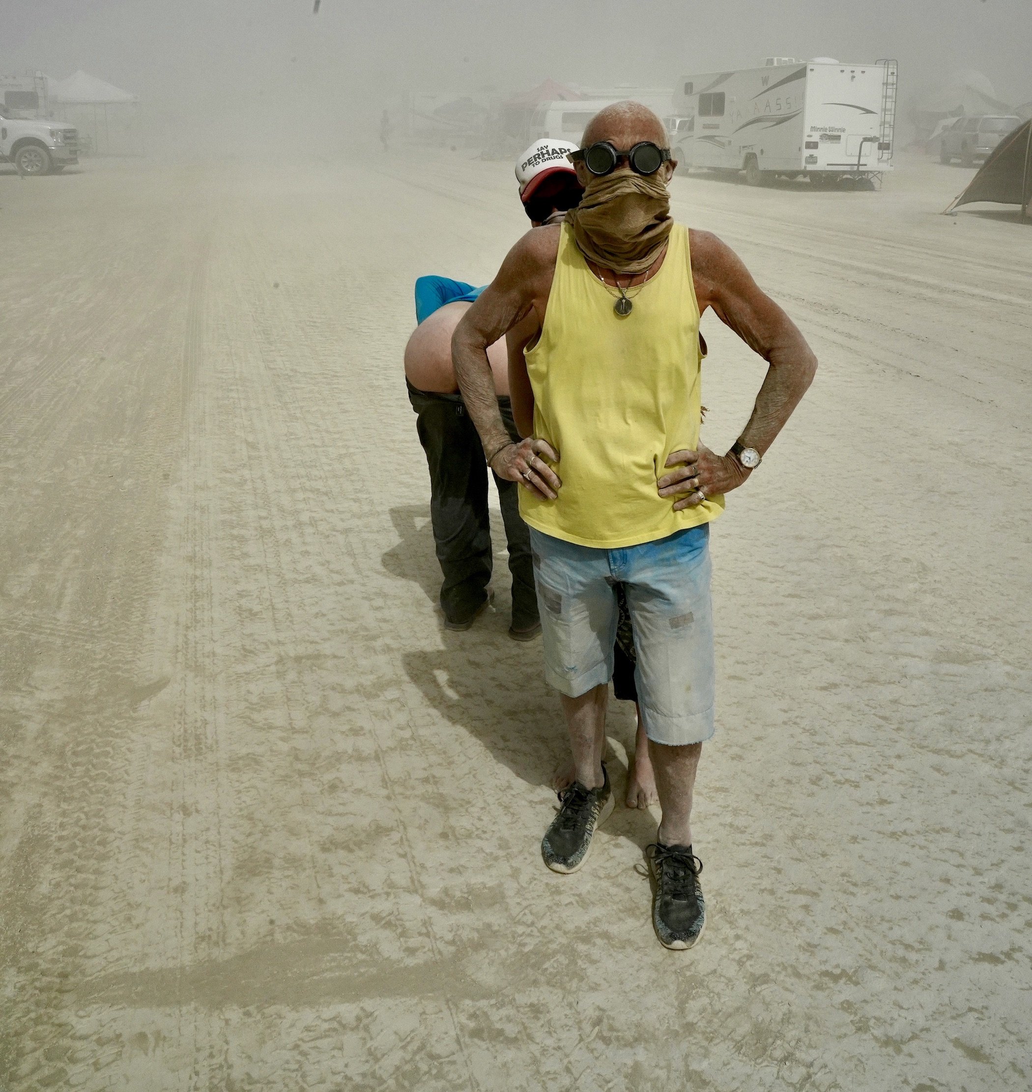  Meanwhile, I was posing for the camera. 