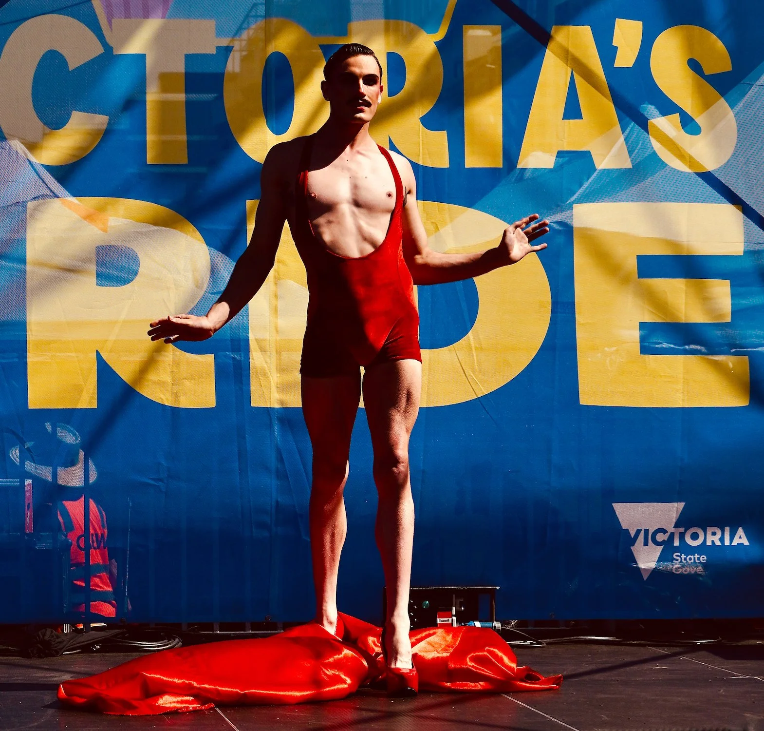  Trapeze artist, Jarred Dewey performing on the main stage. 