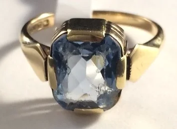 9ct Blue Stone Ring ref B1302 - £70c.jpg