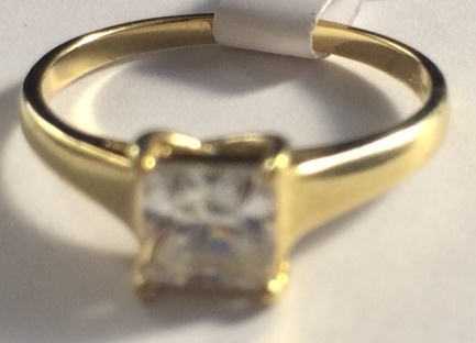 9ct Cubic Zirconia Solitaire Ring ref P1854 - £39c.jpg