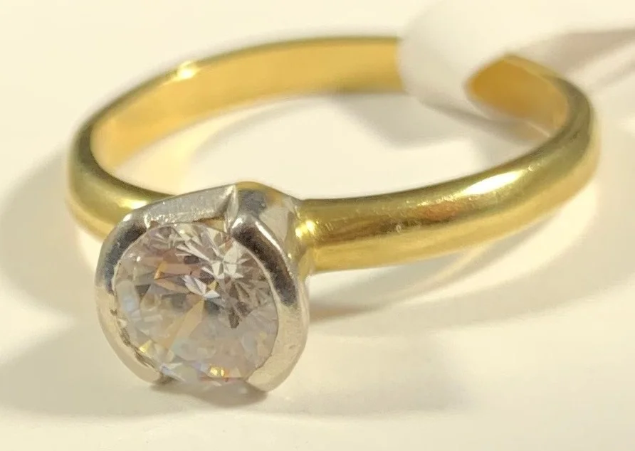 9ct Cubic Zirconia Solitaire Ring size P £59.jpg