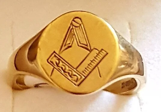 9ct Masonic Signet Ring (P3362) (T half) £220.jpg