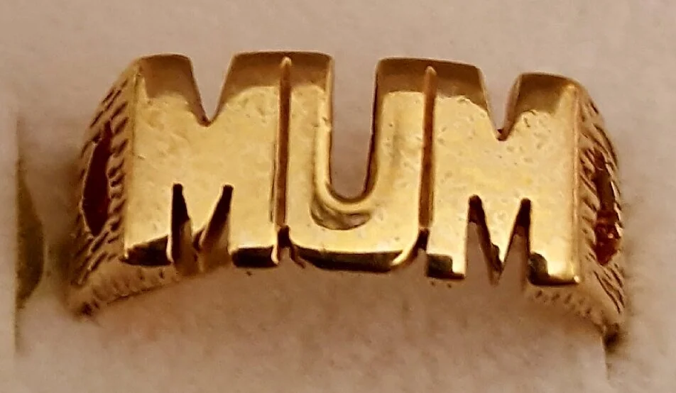 9ct Mum Ring (p3882)(M) £70.jpg