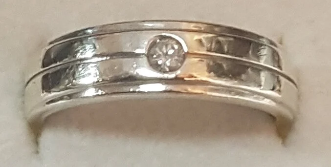 9ct Diamond Set Band Ring (Q half) P3875 £125.jpg