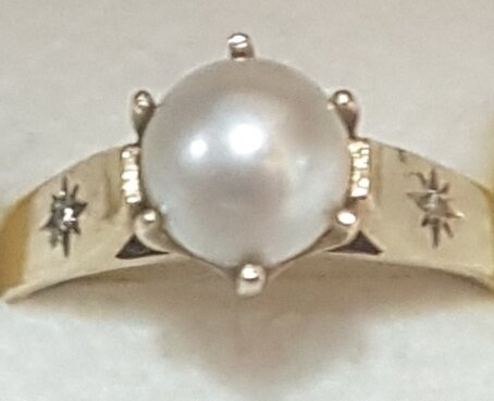9ct Diamond Chip & Pearl Ring (K half) P3959 £85.jpg