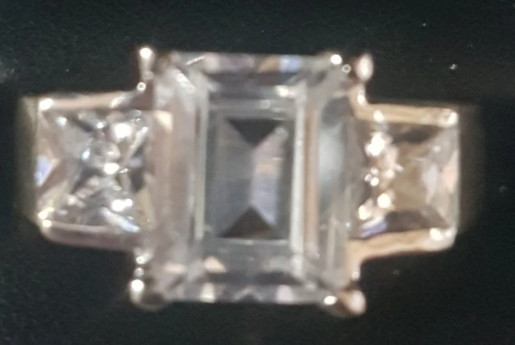 9ct 3 stone cz ring size r £169.jpg