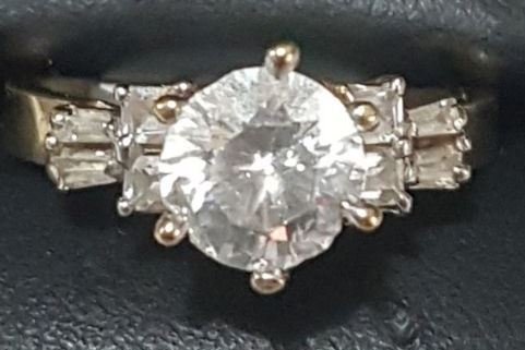 9ct c.z ring size n half pl7153 £90 .jpg
