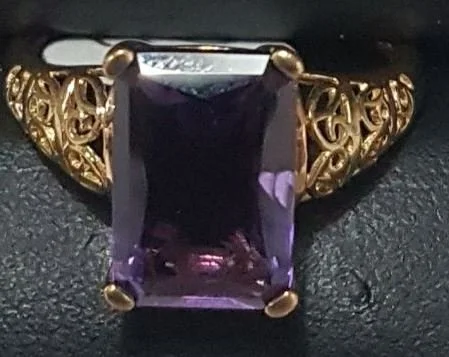 9ct purple stone ring size p £65 .jpg