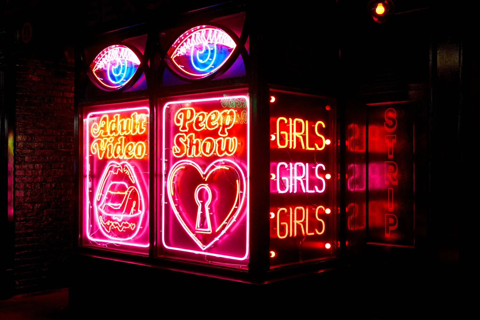 exterior-02-la-bodega-negra-bar-soho-london-conde-nast-traveller-13oct17-pr.jpg