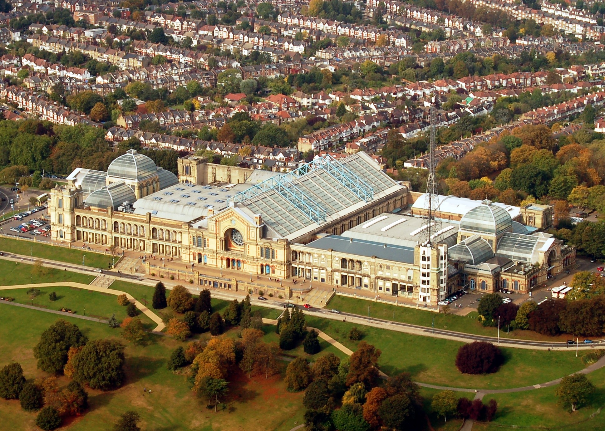 Alexandra_Palace_from_air_2009_(cropped).jpg