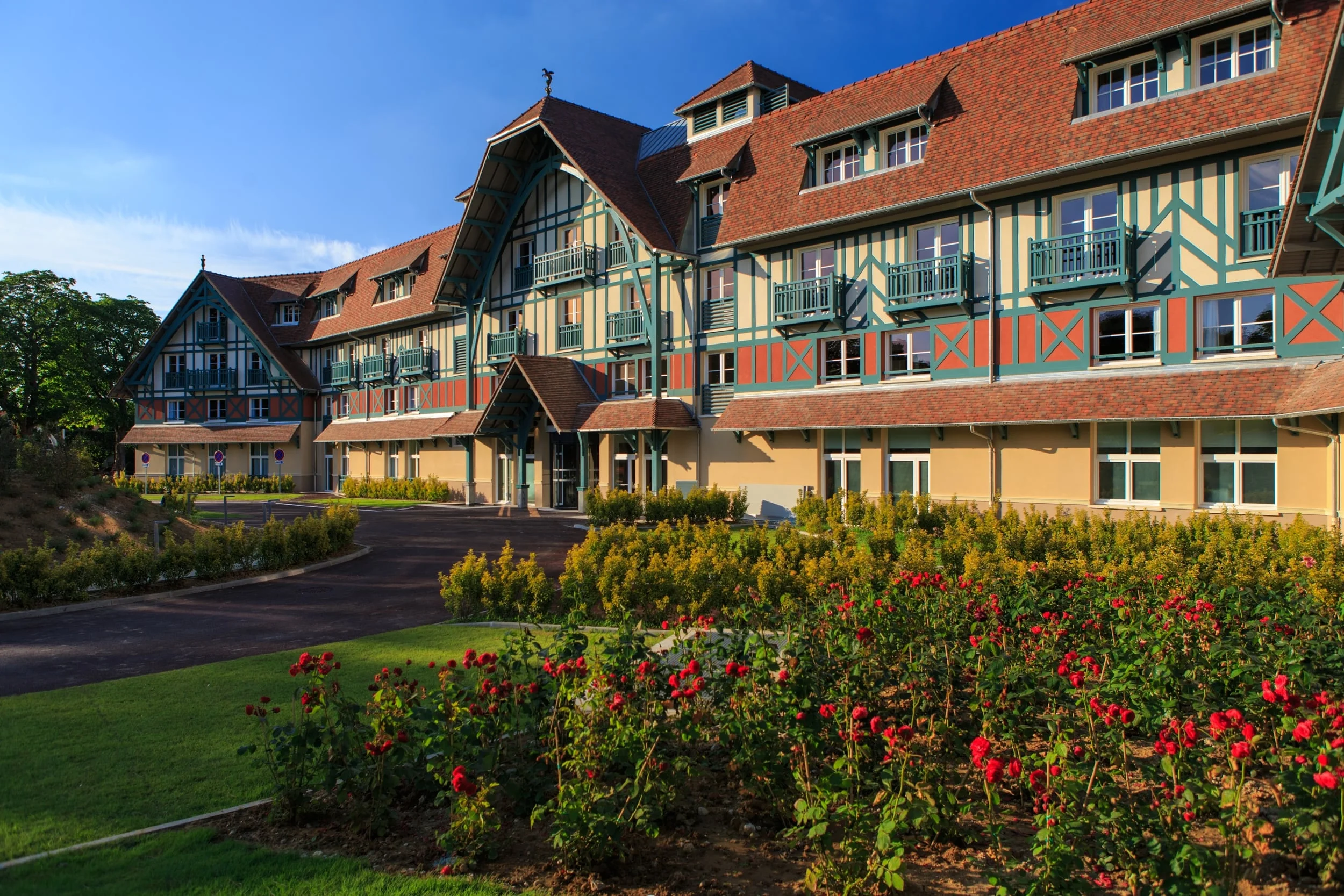 Exterior_Day_5254.jpg