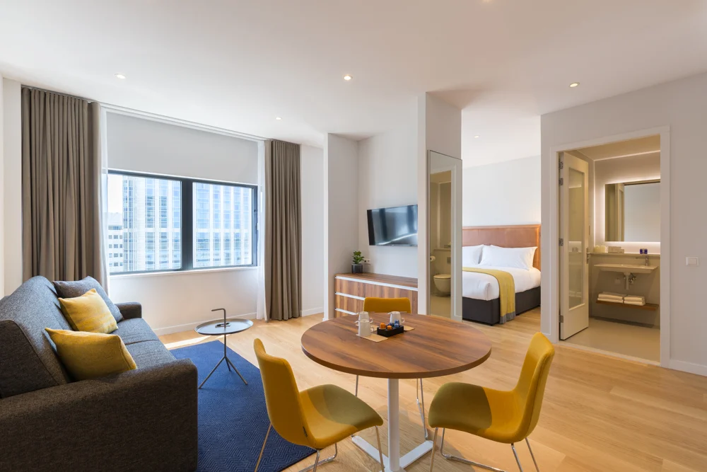 PREMIER SUITES PLUS Rotterdam - lowres-10 Superior One Bedroom Apartment.jpg
