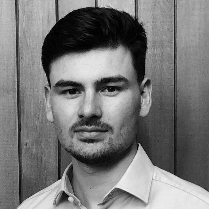 LOUIS RUSSELL-WATTS<strong>Analyst</strong>