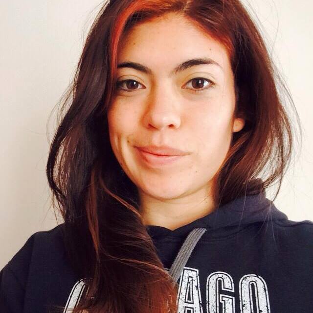 Laura Ubaté - Productora radial Tiene doble personalidad, por un lado es gestora cultural, y ha hecho proyectos tan chéveres como Los once del cómic , y por otro lado es productora radial, y dirige la sección Madrugadas de Radiónica. 