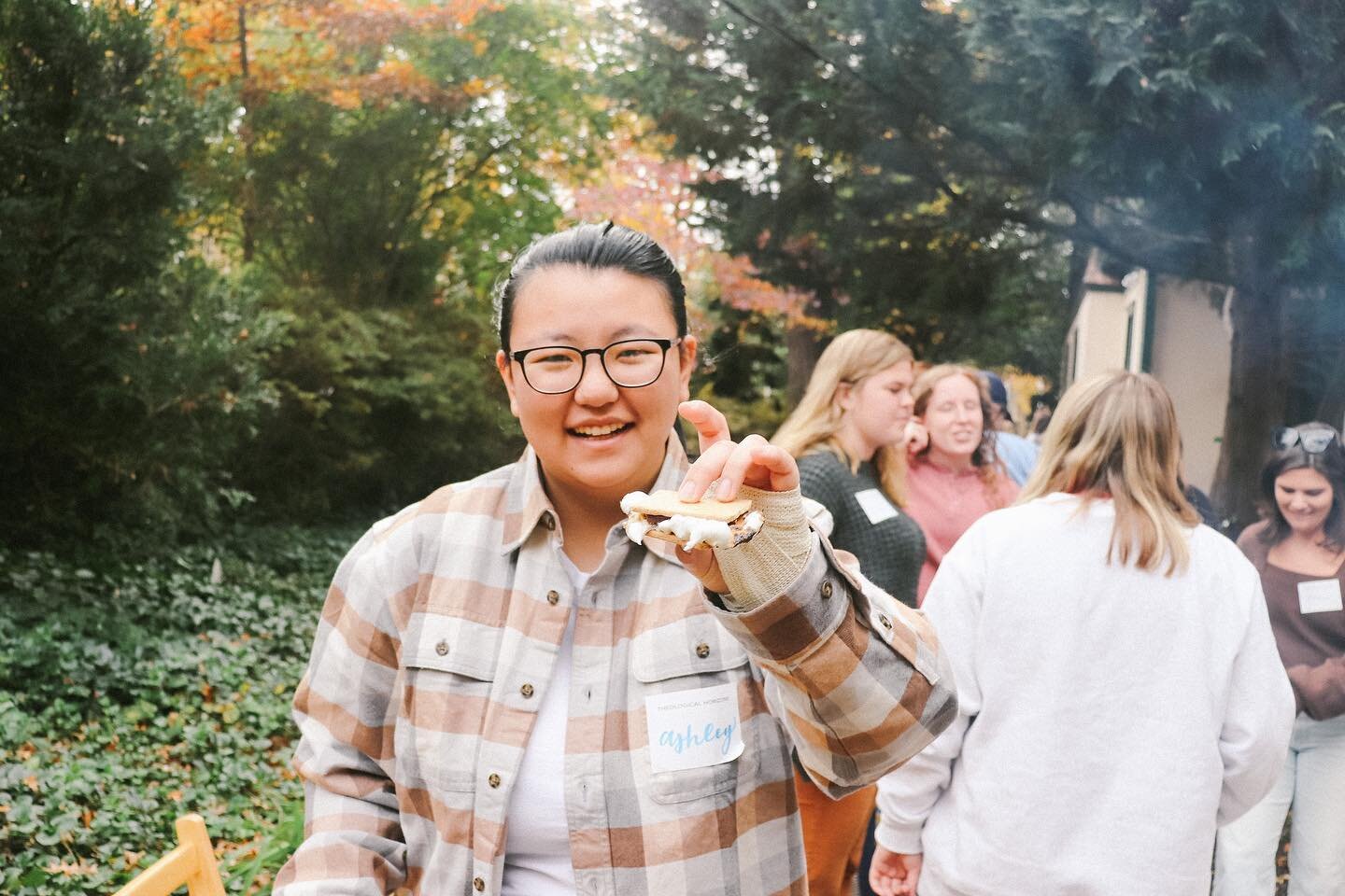 This Wednesday, add some joy to your reading day with s&rsquo;mores and a bonfire! Drop by the Bonhoeffer House (1841 University Circle) from 3-5pm Wed, Dec 7th.