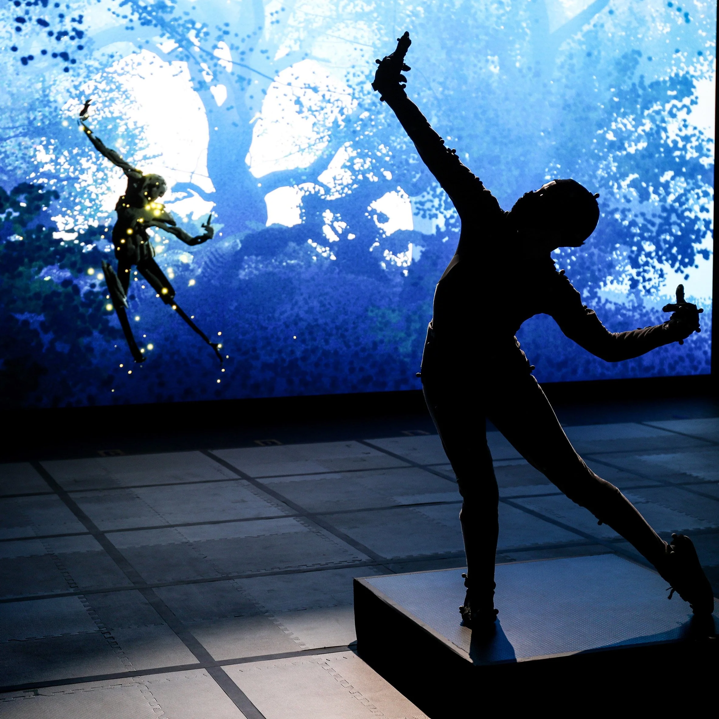 dream-marshmallow-laser-feast-royal-shakespeare-company-play_dezeen_2364_sq.jpg