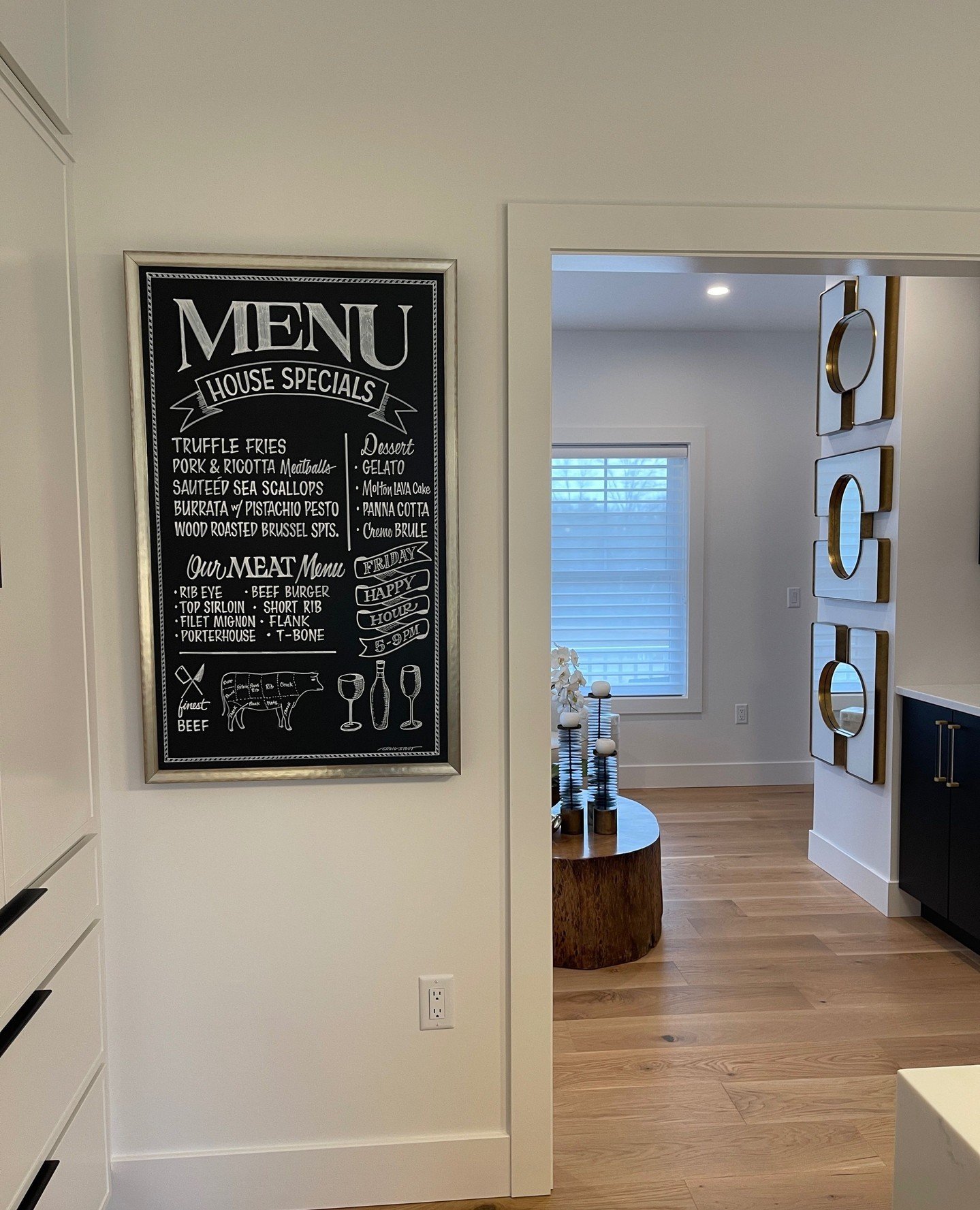 Bringing a touch of personality to our modern kitchen design with a custom chalk sign by @chalksignpro @letteringproct⁠
.⁠
.⁠
.⁠
.⁠
#mydesign #interiordesign #homedecor #interiorinspiration #housebeautiful #luxuryliving #interiordecor #interiorinspo 