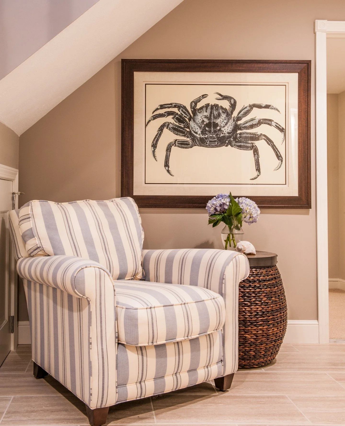 Cozy Cape moments⁠
.⁠
.⁠
.⁠
#mydesign #GirlsRoomDesign #CapeCodStyle #RoomRefresh #LightAndBright #CoastalInteriors #KidsRoomInspo #FreshBedding #DecorDetails #EffortlessDesign #ModernCoastal #InteriorStyling #SoftTones #CuratedKidsRoom #CapeCodHome 