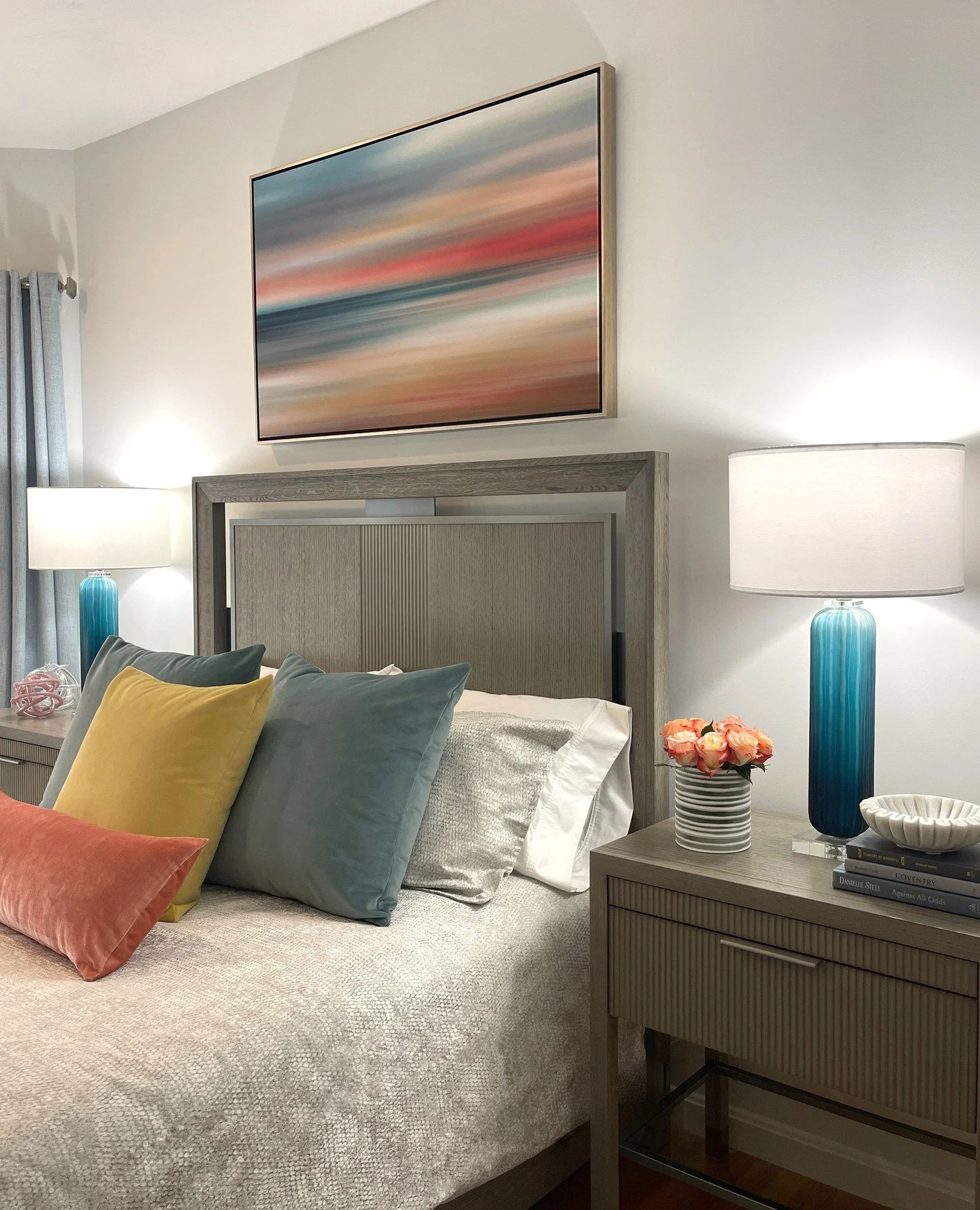Client wish: A Bedroom with bright, happy pops of color. Done ✔️⁠
.⁠
.⁠
.⁠
#mydesign #ColorfulInteriors #BedroomDesign #FreshAndBright #PelhamNH #AndoverMA #LexingtonMA #WindhamNH #BedfordNH