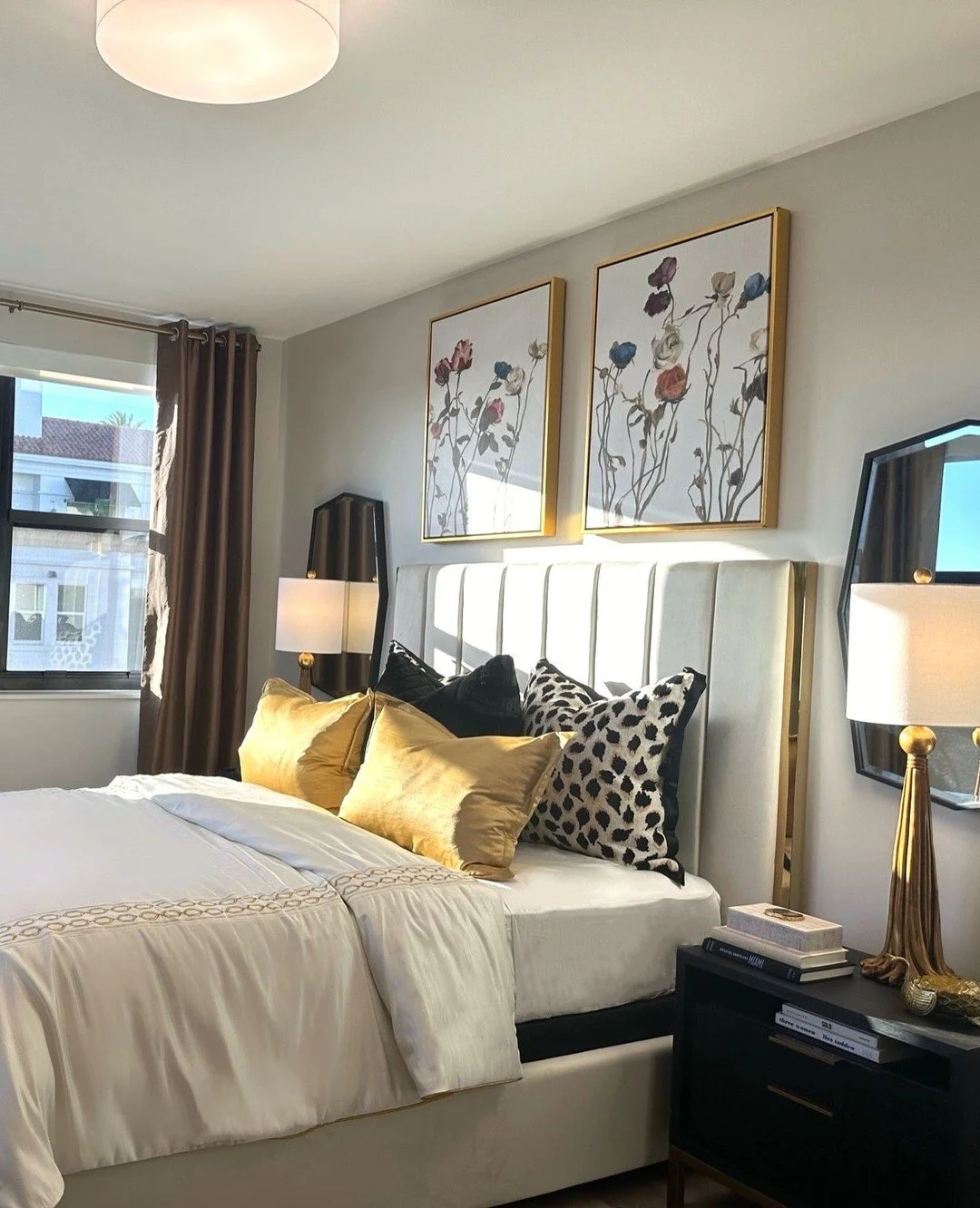 Golden glow, a touch of leopard, and florals to soften it all ✨️⁠
.⁠
.⁠
#PelhamNHInteriorDesign #SouthernNHDesign #NHInteriorDesigner