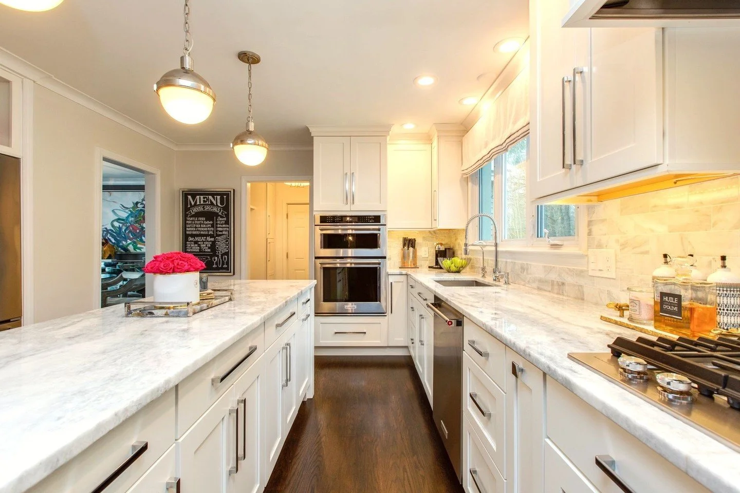 White kitchens never go out of style, especially when the warmth of wood floors grounds the whole space⁠
.⁠
.⁠
#PelhamNHInteriorDesign #SouthernNHDesign #NHInteriorDesigner