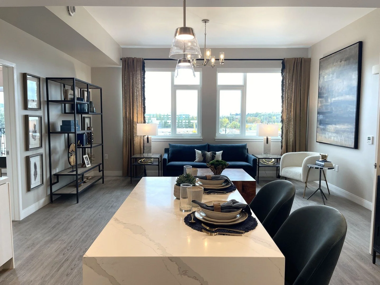 Earthy tones. Layered textures. Quiet luxury.⁠
This model apartment in California was designed to feel grounded, warm, and effortlessly elevated.⁠
.⁠
.⁠
#PelhamNHInteriorDesign #SouthernNHDesign #NHInteriorDesigner #modelapartment